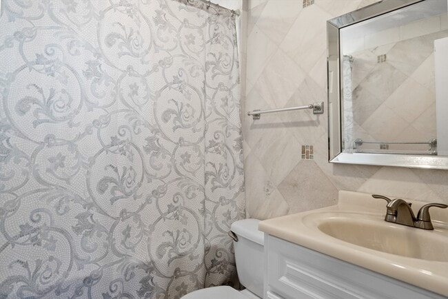 Building Photo - 41 Bishop Dr