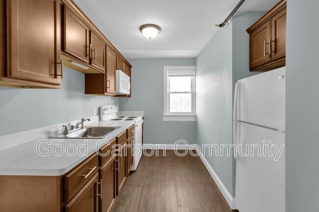 Building Photo - 618 Elmwood Ave