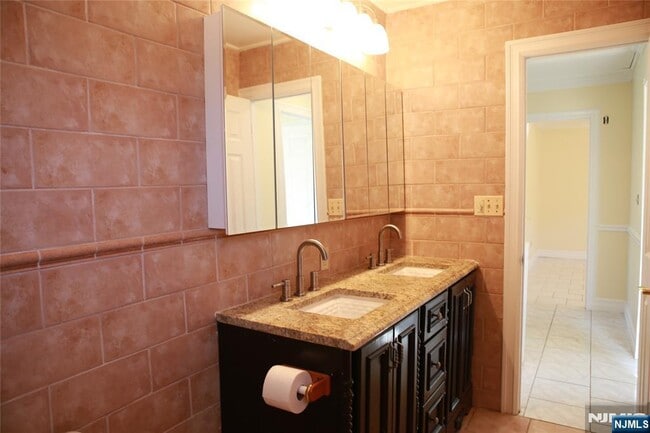 Building Photo - 2A Harvey Ave