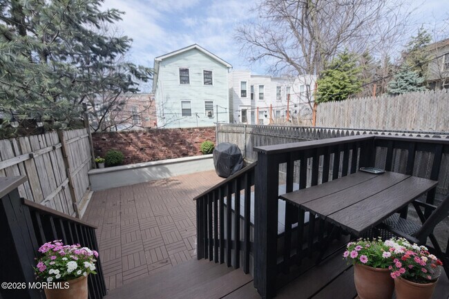 Building Photo - 35 Summit Ave