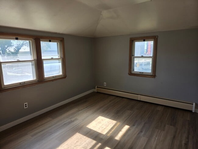 Building Photo - 341 1st St