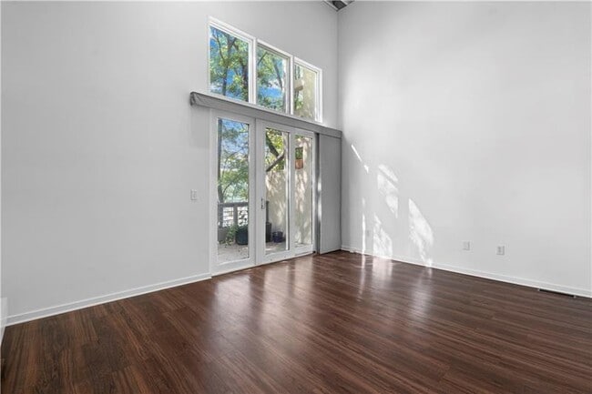 Building Photo - 5 Krog St NE