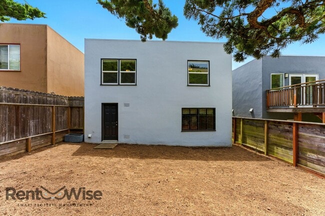 Building Photo - 61 Marview Way