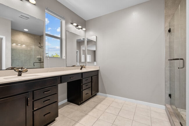 Building Photo - 105 Red Brick Dr