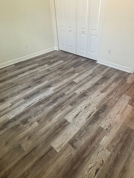 Building Photo - 8010 NW Greenbank Cir