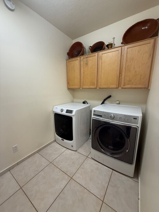 Building Photo - 6552 Cll Verde