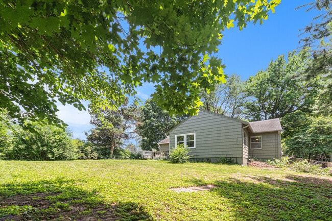 Building Photo - 4302 W 77th Terrace