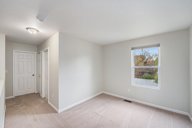 Building Photo - 33715 Birchlawn