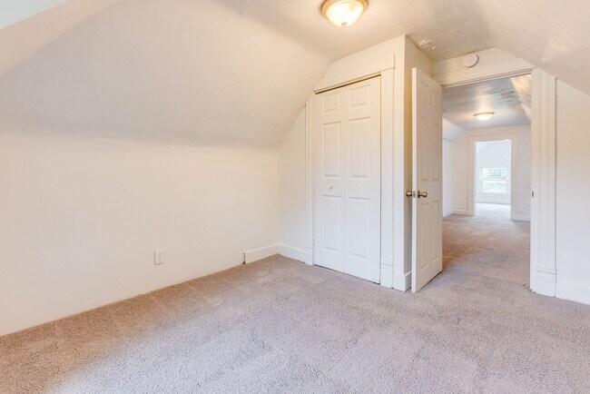 Building Photo - 406 Kingsboro St