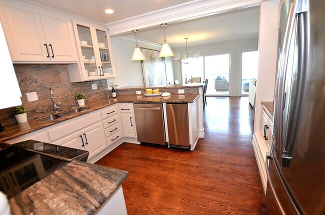 Building Photo - 3 Bedroom 2 bath Vacation Rental.