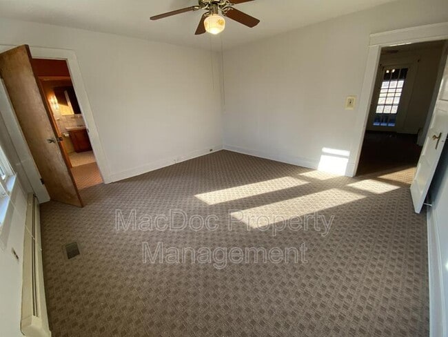 Building Photo - 885 Truslow Rd