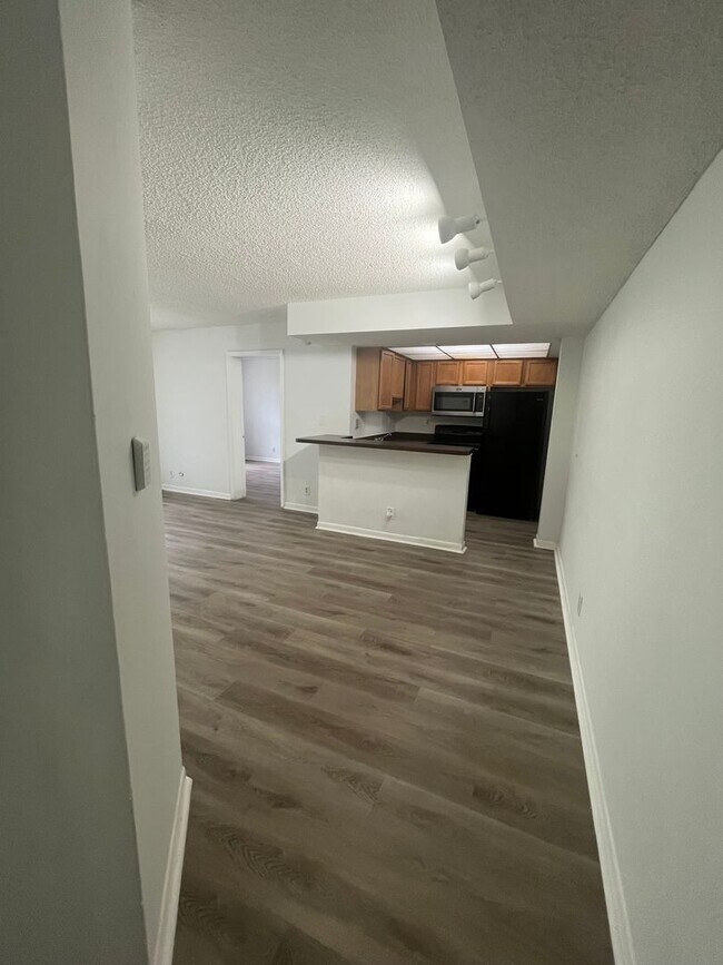 Building Photo - 724 Executive Center Dr