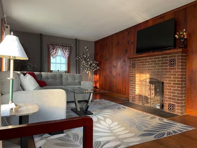 Building Photo - 1626 Williston Rd