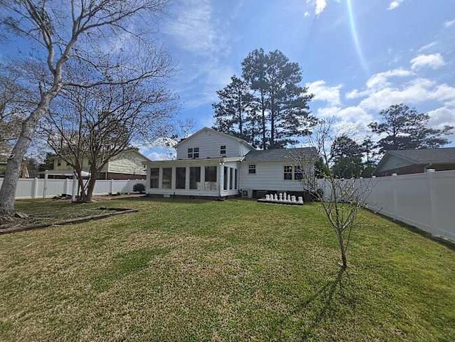 Building Photo - 604 Little John Ave