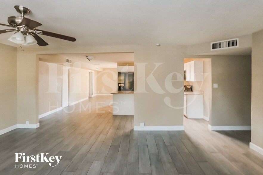 Building Photo - 9214 N 36th Dr