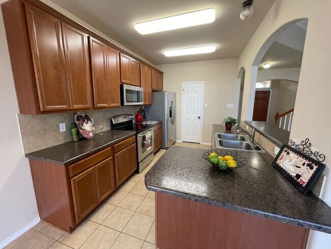 Building Photo - 6704 Golden Oak Ln