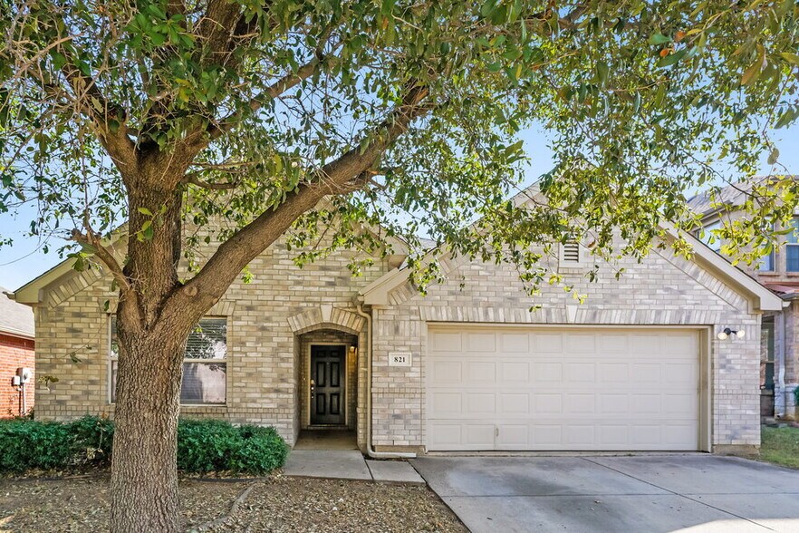 Primary Photo - 821 Bee Creek Ln