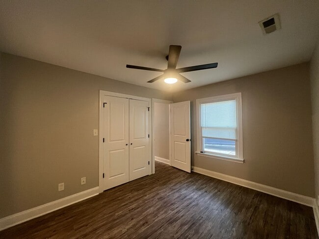 Building Photo - Move-in Ready!