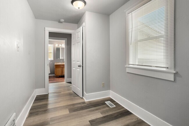 Building Photo - 3 Bedroom Two Rivers House
