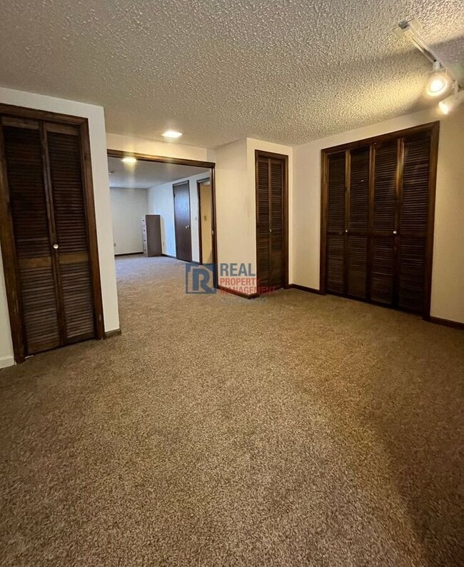 Building Photo - 1605 Flemming Dr