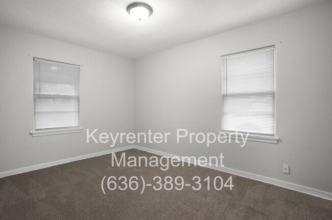 Building Photo - 1045 N New Florissant Rd