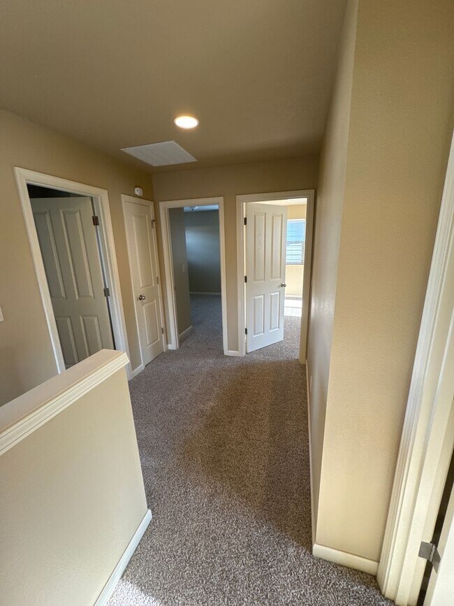 Building Photo - ? Beautiful 4-Bed, 3-Bath North Albany Hom...