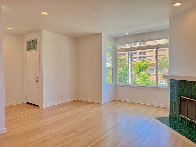 Building Photo - Beautiful 3BD/3.5BA Rowhome in Bankers Hil...