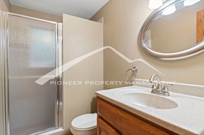 Building Photo - 1024 Pike Dr