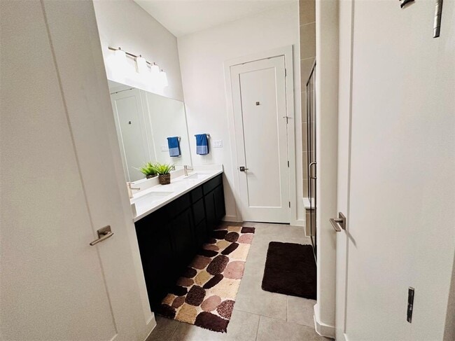 Building Photo - 1336 Westborough Ln