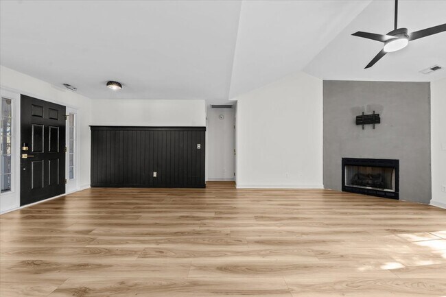 Building Photo - 43 S Lakeshore Dr