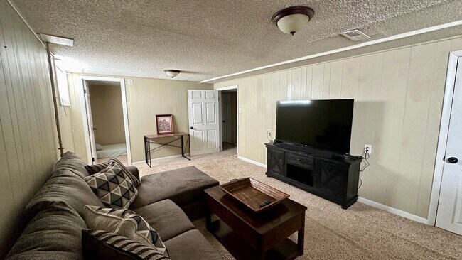 Building Photo - Spacious 5BD/2BA Home in Lakewood, CO- Available July 29th!