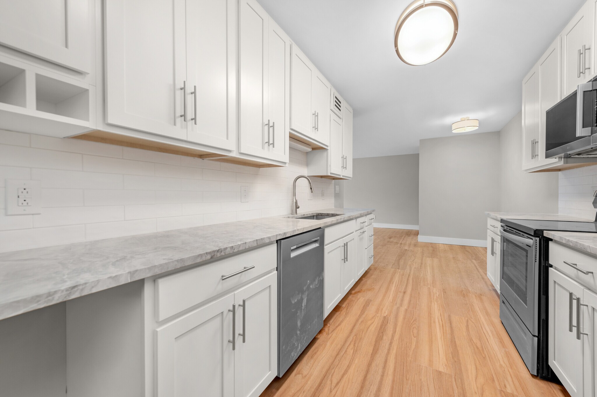 Kitchen - 20333 Detroit Rd