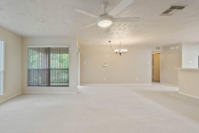 Building Photo - 8051 Bay Branch Dr