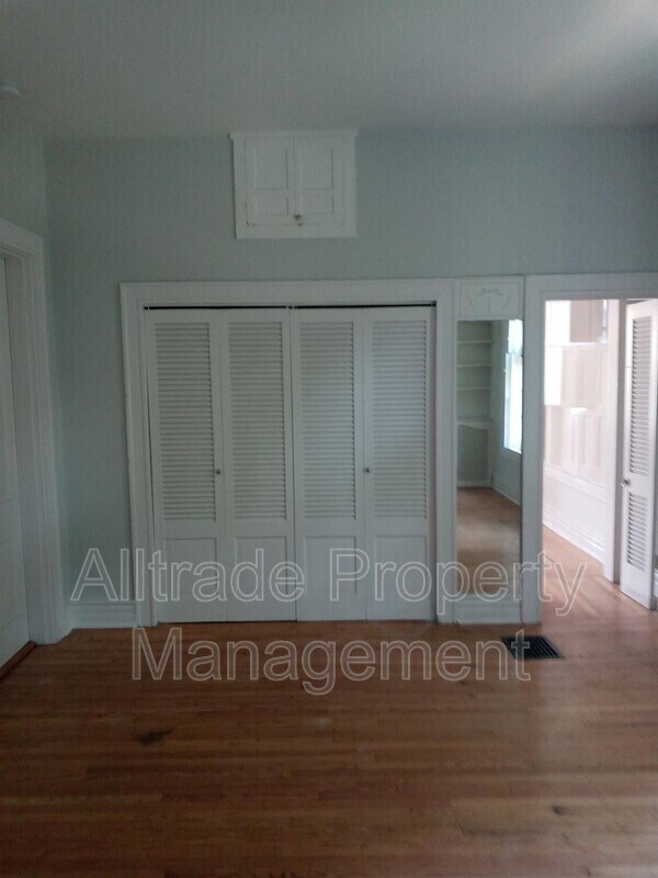 Building Photo - 422 Belgravia Ct