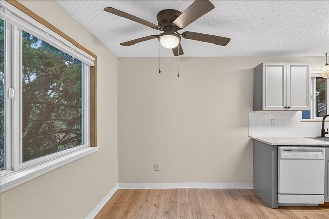 Building Photo - 12600 SE Freeman Way