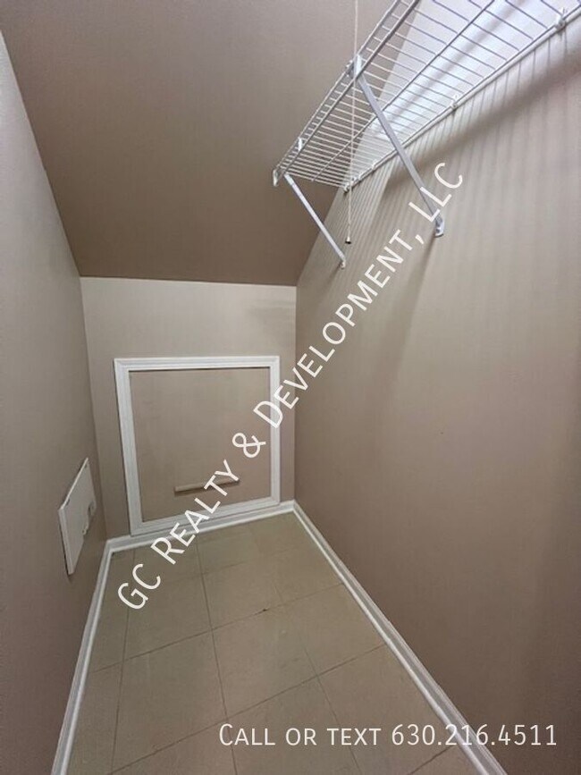 Building Photo - 1513 Bristol Ln