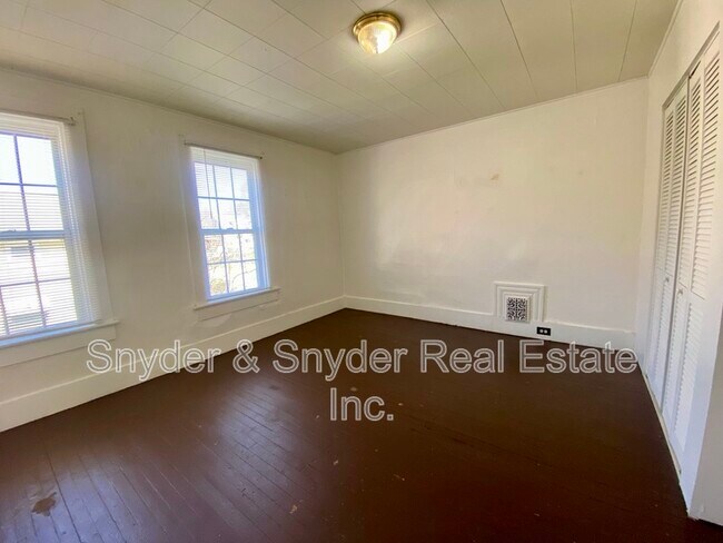 Building Photo - 678 Kling St