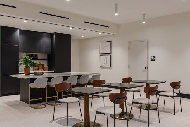 Building Photo - 225 N Miami Ave