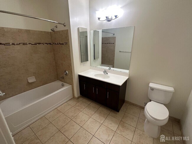 Building Photo - 88 Roosevelt Ave