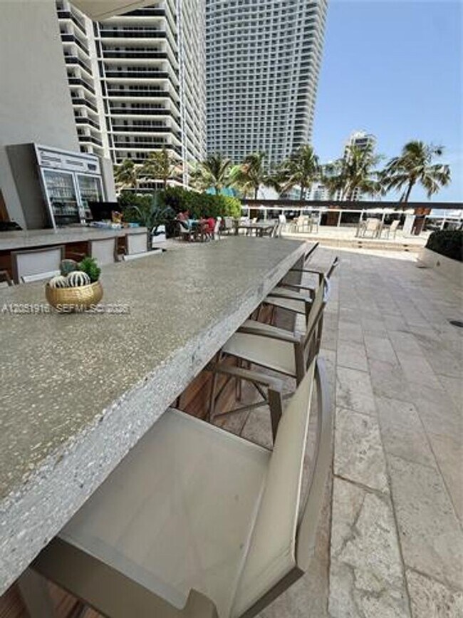 Building Photo - 1830 S Ocean Dr