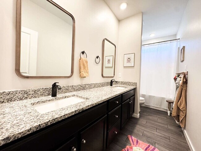Building Photo - "Spacious 4-Bedroom, 2.5-Bathroom Home in Mesa del Sol!"