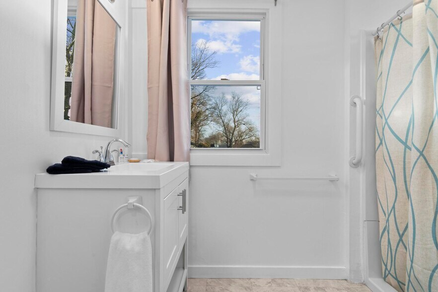 Building Photo - 11 Seaview Ave