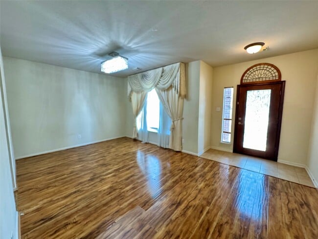 Building Photo - 12905 Meadow Springs Dr