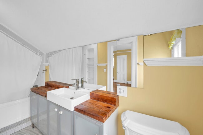 Building Photo - 212 N 16th St