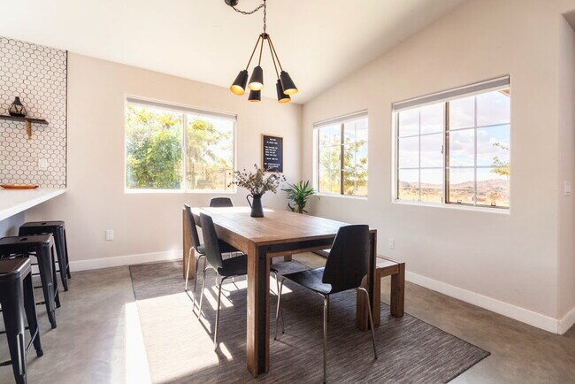 Building Photo - Rare Opportunity for Spacious, Modern Sout...