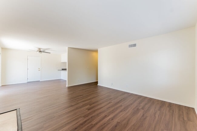 Building Photo - Charming 4-bedroom Single Story Newbury Park Home