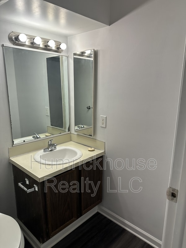 Building Photo - 3164 Central Ave