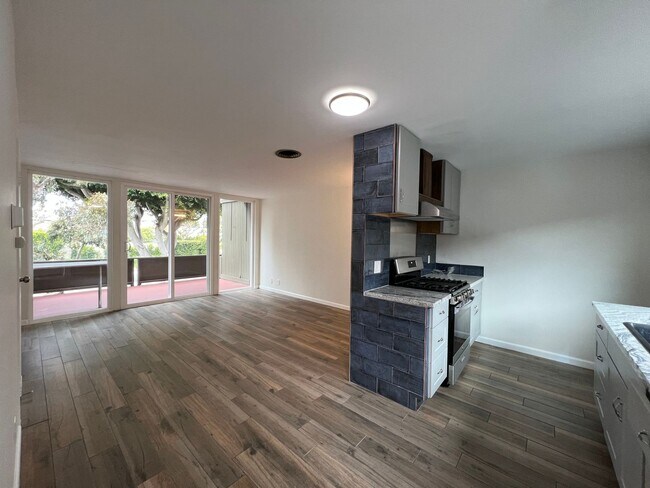 Building Photo - SHORECREST4112-4116