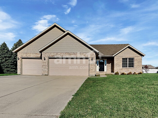Building Photo - 3370 Redbud Dr