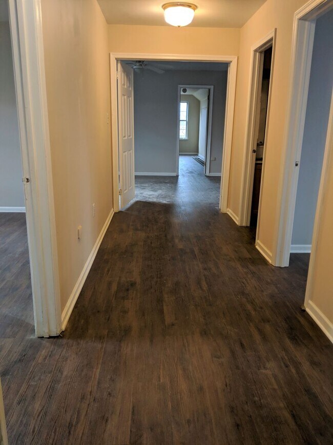 Building Photo - Spacious Single Family for Rent
